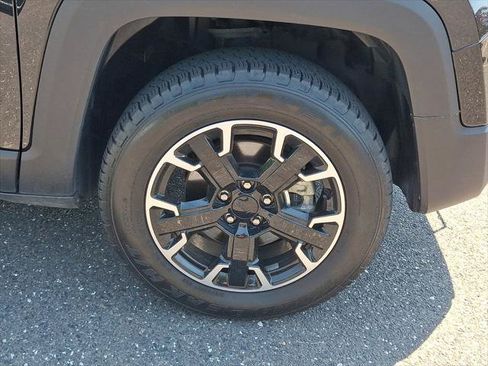 Certified 2023 Jeep Renegade Latitude AWD/4WD image 9