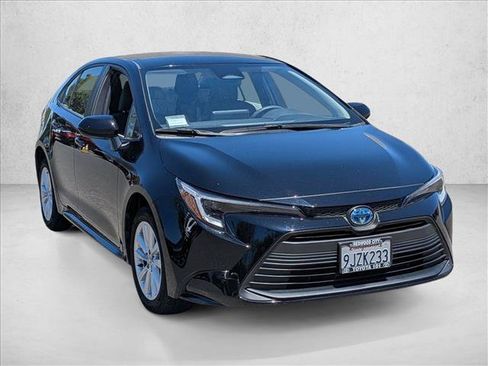 Used 2024 Toyota Corolla LE w/ LE Convenience Package FWD image 3