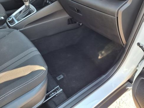Used 2025 Hyundai Venue SEL FWD image 38