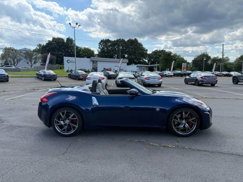 Used 2016 Nissan 370Z Touring Sport image 2