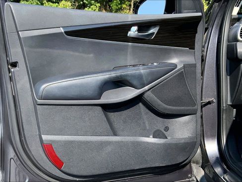 Used 2019 Kia Sorento FWD image 19