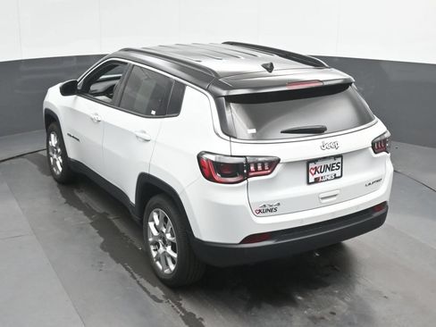 Used 2025 Jeep Compass Limited AWD/4WD image 38