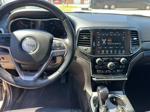 Used 2022 Jeep Grand Cherokee Limited image 13