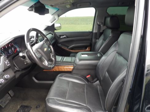 Used 2018 Chevrolet Suburban Premier AWD/4WD image 12