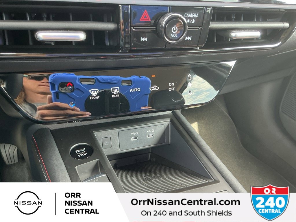 Used 2025 Nissan Kicks SR FWD image 23