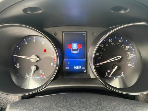 Used 2018 Toyota C-HR XLE FWD image 14