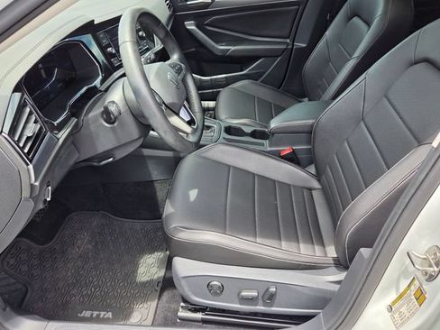 Used 2023 Volkswagen Jetta SE w/ Panoramic Sunroof Package FWD image 11