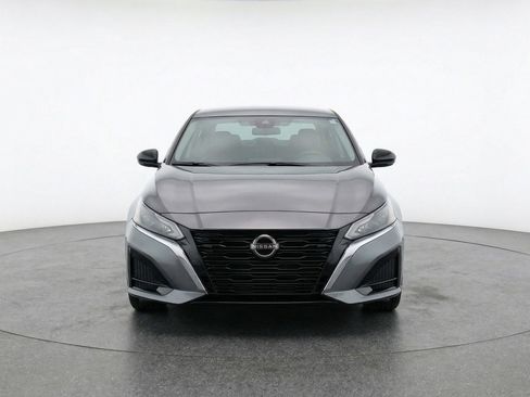 Used 2025 Nissan Altima 2.5 SV image 2