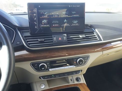 Used 2023 Audi Q5 e Premium w/ Convenience Package image 15