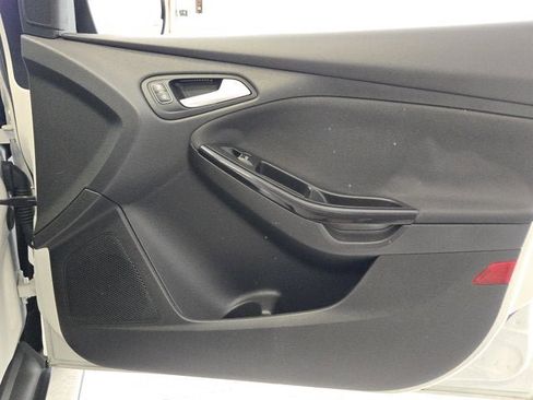 Used 2017 Ford Focus Titanium FWD image 5