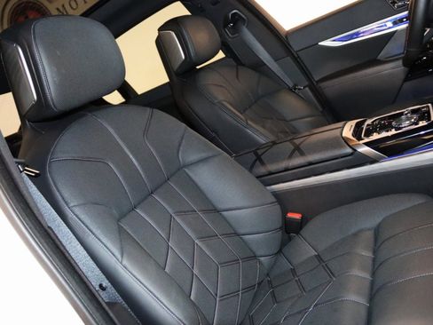 Used 2023 BMW 760i xDrive image 71
