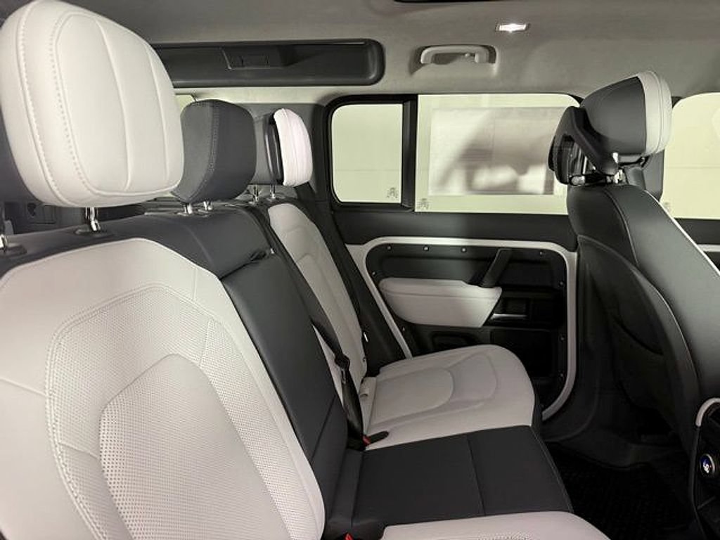 New 2026 Land Rover Defender 110 V8 AWD/4WD image 34