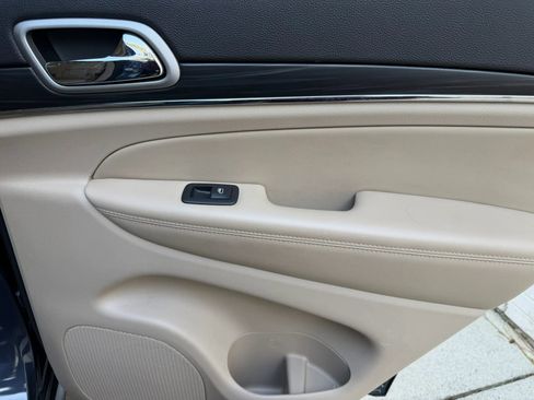 Used 2021 Jeep Grand Cherokee Limited w/ Trailer Tow Group IV image 12