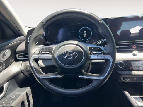 Used 2023 Hyundai Elantra Limited w/ Preferred Accessory Package FWD image 12