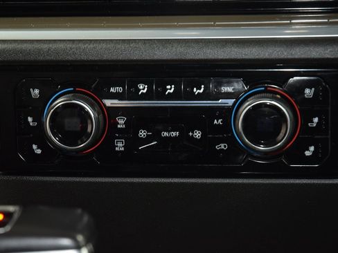 Used 2022 Chevrolet Silverado 1500 High Country image 26