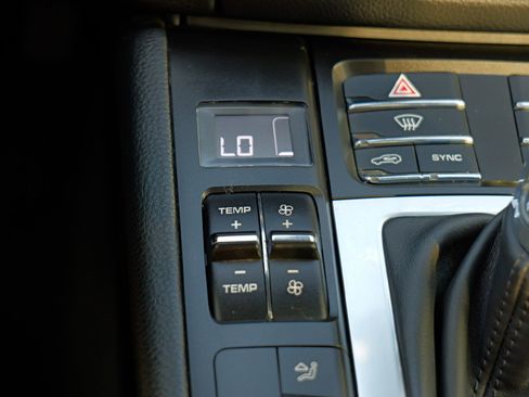 Used 2021 Porsche Macan S image 17