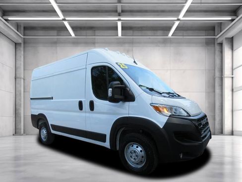 Used 2025 RAM ProMaster 2500 w/ Convenience Group FWD image 1