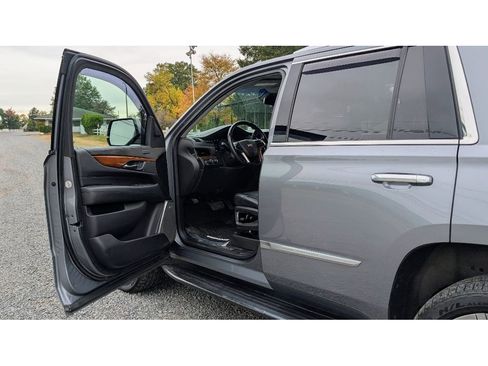 Used 2019 Cadillac Escalade Luxury image 9