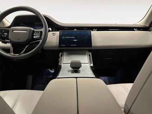 Used 2025 Land Rover Range Rover Evoque S image 11