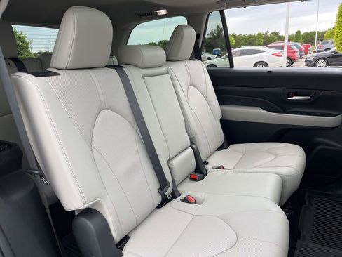 Used 2025 Toyota Grand Highlander AWD Hybrid image 29