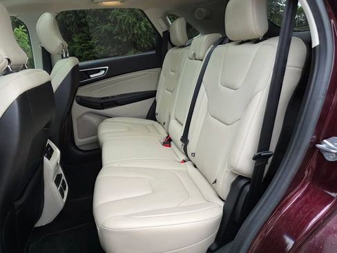 Used 2018 Ford Edge Titanium w/ Equipment Group 301A AWD/4WD image 9