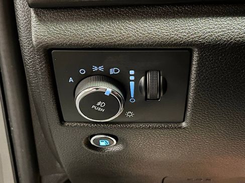 Used 2020 Jeep Grand Cherokee Altitude image 14