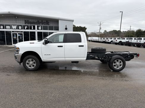 Used 2025 RAM 3500 Big Horn AWD/4WD image 5