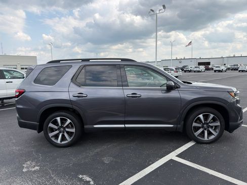 Used 2023 Honda Pilot Elite image 7