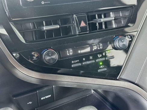 Used 2022 Toyota Camry LE w/ Convenience Package FWD image 28