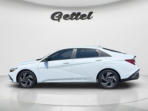Used 2025 Hyundai Elantra SEL FWD image 8