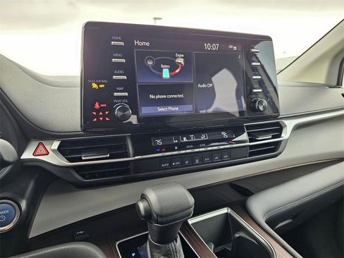 Used 2021 Toyota Sienna LE image 23