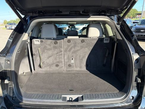 Used 2022 Toyota Highlander XLE AWD/4WD image 18