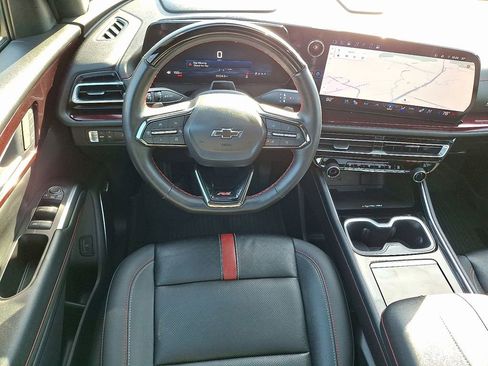 Used 2024 Chevrolet Traverse RS image 2