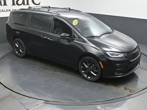 Used 2023 Chrysler Pacifica Touring-L w/ S Appearance Package FWD image 48