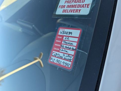 Used 2022 Toyota Corolla SE image 36