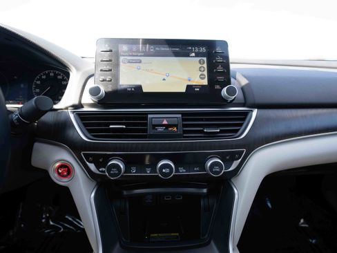 Used 2022 Honda Accord Touring image 17