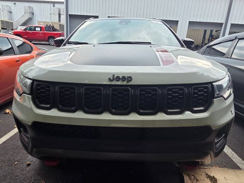 Used 2024 Jeep Compass Trailhawk AWD/4WD image 2