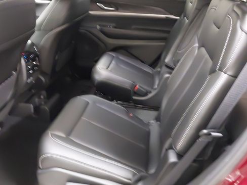 New 2025 Jeep Grand Cherokee L Limited image 37