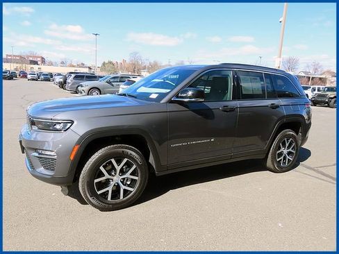 Certified 2025 Jeep Grand Cherokee Limited image 3