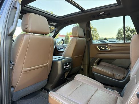 Used 2021 Chevrolet Tahoe High Country w/ Premium Package AWD/4WD image 12