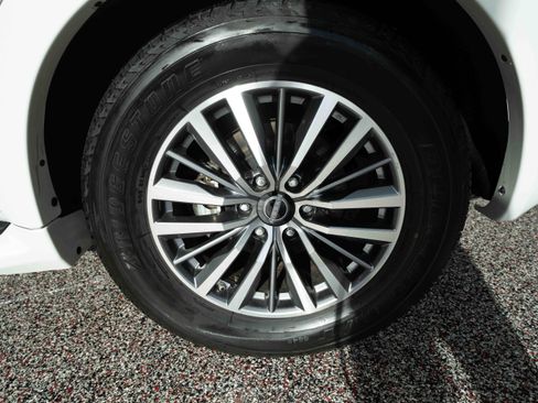 Used 2024 Nissan Armada SL w/ Captain's Chairs Package image 30