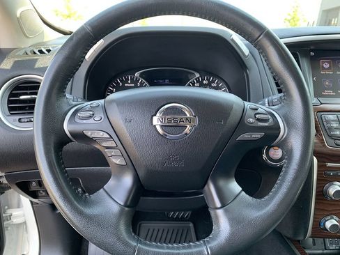 Used 2018 Nissan Pathfinder Platinum AWD/4WD image 15