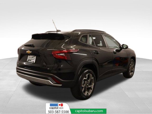 Used 2025 Chevrolet Trax LT FWD image 2