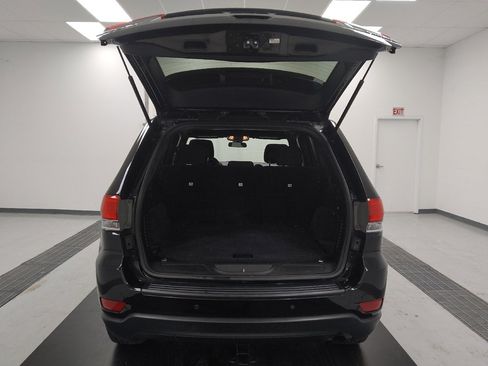 Used 2019 Jeep Grand Cherokee Laredo image 29