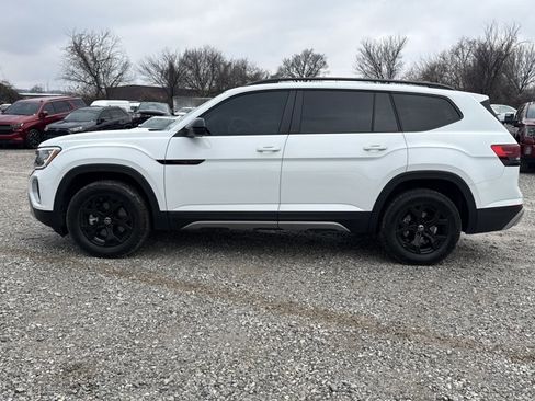 Used 2024 Volkswagen Atlas Peak Edition SE image 3
