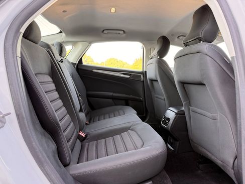 Used 2019 Ford Fusion SE FWD image 16