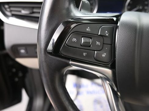 Used 2022 Buick Enclave Essence w/ Experience Buick Package FWD image 24