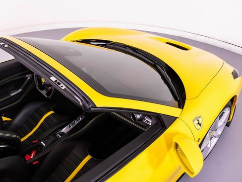 Certified 2022 Ferrari F8 Tributo image 19