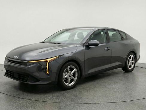 Used 2025 Kia K4 FWD image 3