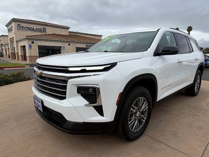 Used 2025 Chevrolet Traverse LT